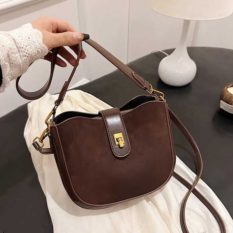Trendy Brown Saddle Bag for Wen Stylish Semi-Circle Crossbody Bag Vintage Boho Chic Fall/Winter Maillard Fi Y251211