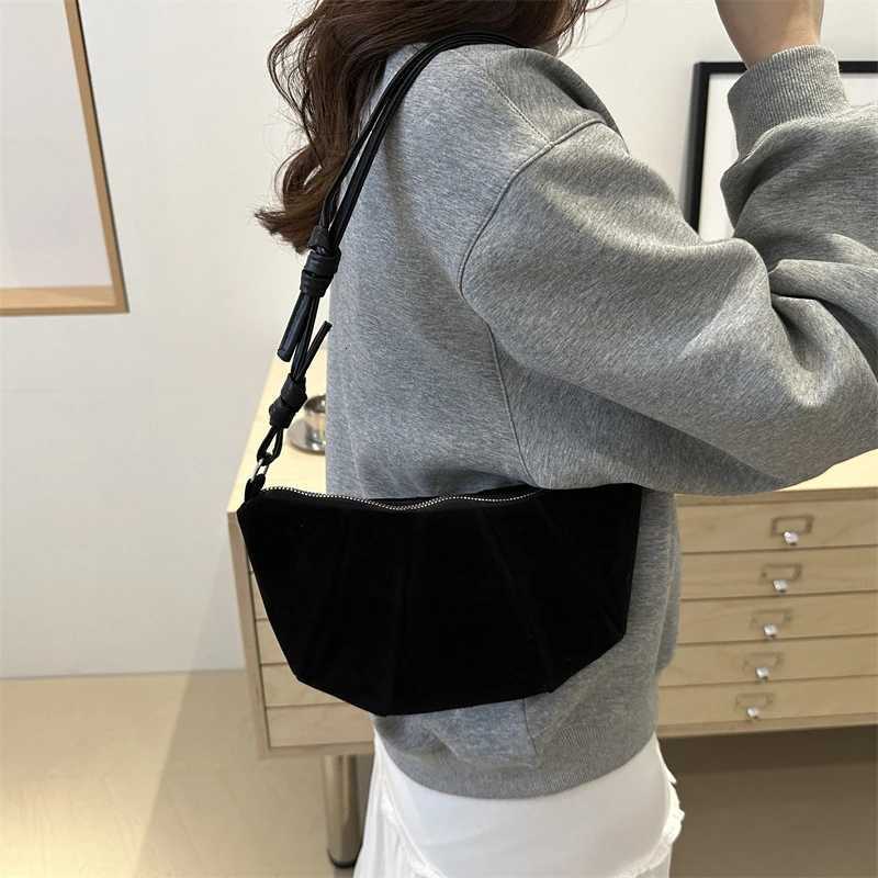 1Pieces Cow Horn Shaped Wens Shoder Bag Veet Material Zipper Handbags And Purses Mountaineering Bag Christmas Gifts Y251211