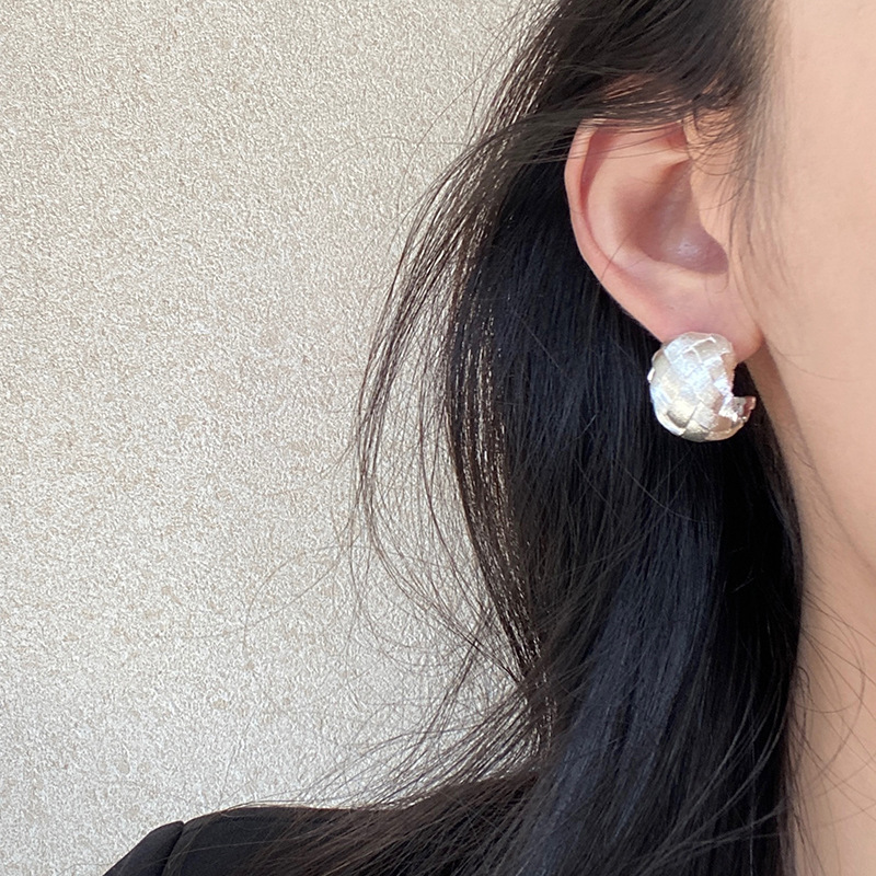 Silver Needle Cross Pattern C-shaped Minimalist Style Personality Fashion Commuting Versatile Light Luxury Niche Earrings for Women - view 4