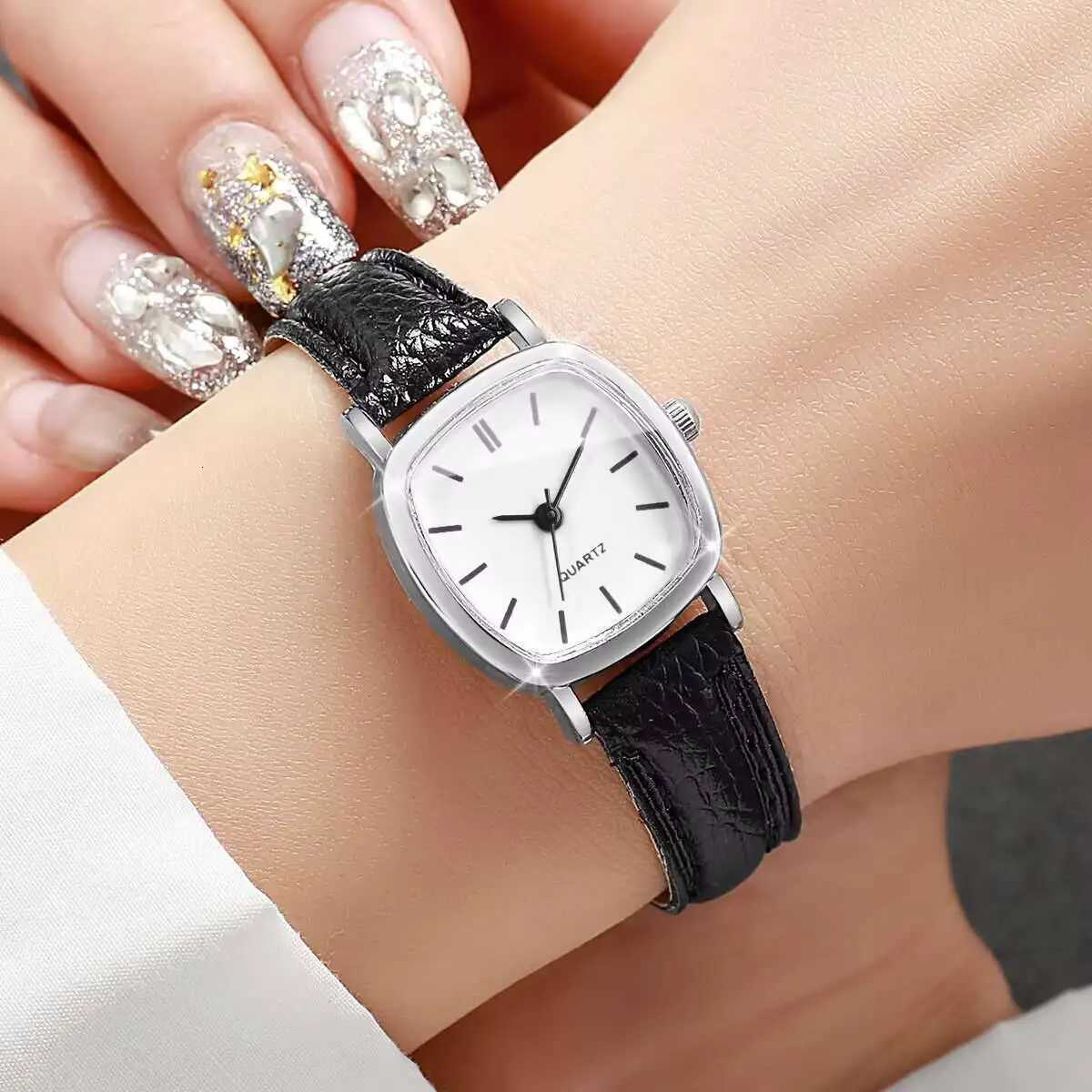 2PCS Fashion Square Women Watches Set Simple Small Dial Leather Strap Quartz Watch for Ladies Clock Reloj Mujer Without Box Y251212