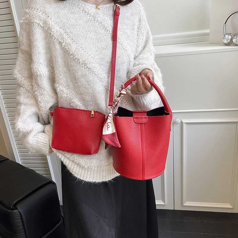 PU Solid Color Hasp Bucket 2025 High-end Temperament Versatile Crossbody Bags High-end Fi Cmuting Shoder Bags Y251211