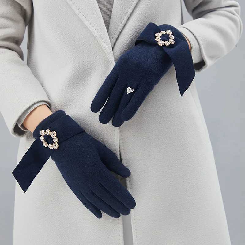 Winter Women Driving Warm Gloves Female Gold Velvet Belt Thicken Touch Screen Mittens High end Diamond Cashmere Gloves H70 Y251211