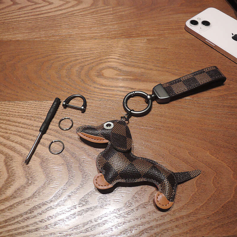 Exquisite Old Flower Plaid Dachshund Dog Unisex Car Keychain With Horseshoe Buckle