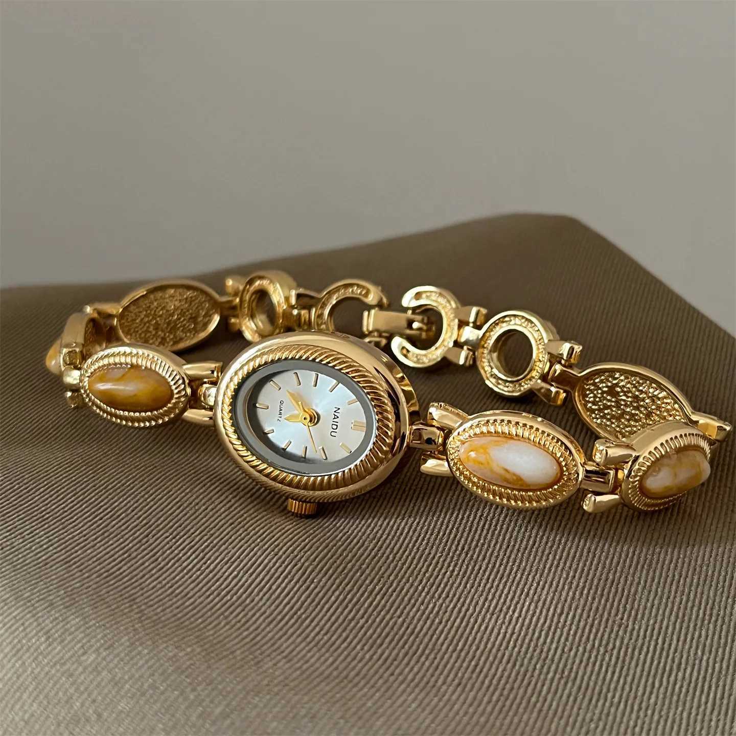 New Vintage Womens Watch with Colored Gemstones Light Luxury Personalized Retro Jewelry Gold Noble Small Cute Bracelet Watch Y251212
