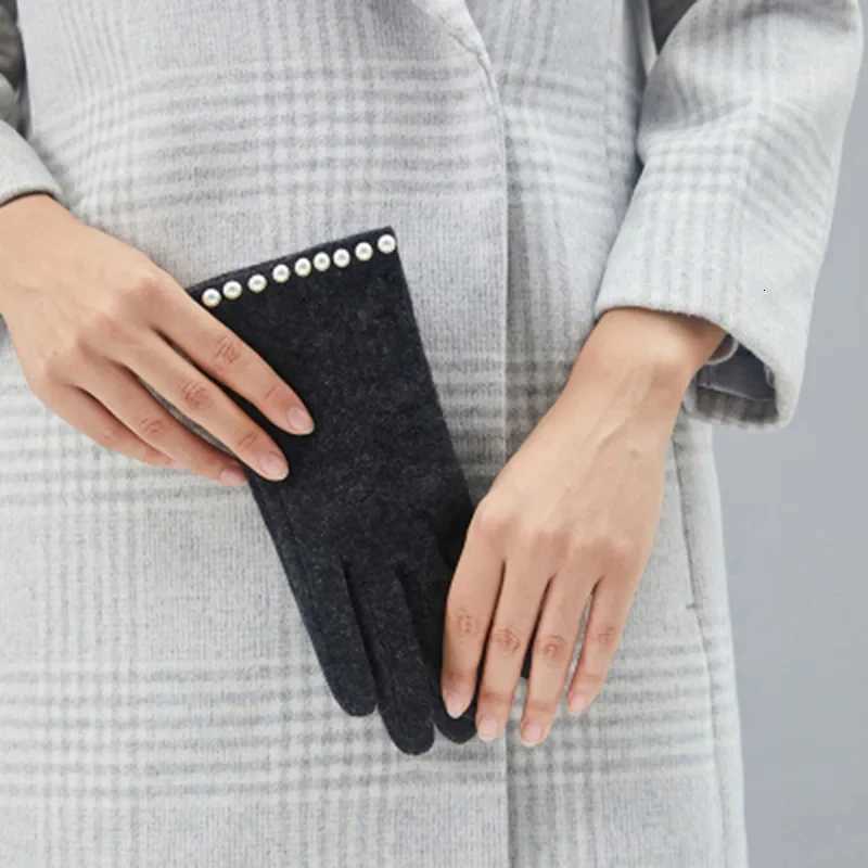 Winter Women Warm Cashmere Embroidery Touch Screen Gloves Female Rabbit velvet High-end Pearl Ring Thicken Driving Mittens H69 Y251211