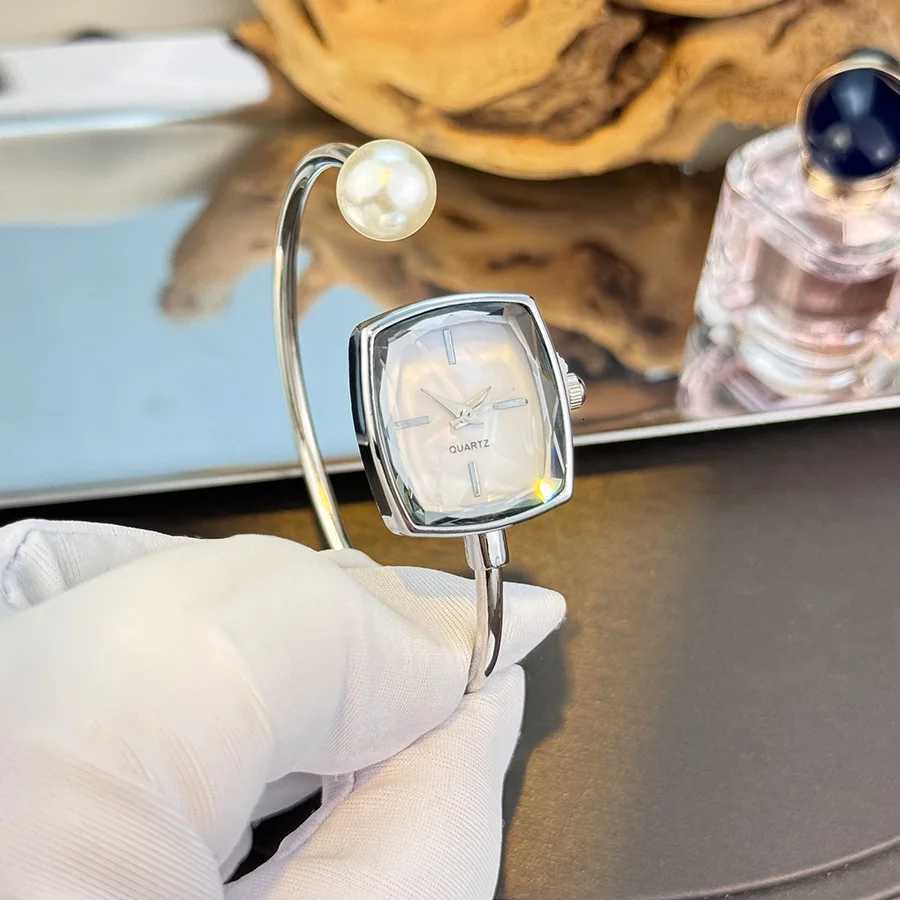 Cross-border new big diamond European and American exquisite bracelet small sugar cube high-end sense niche quartz womens watch Y251212