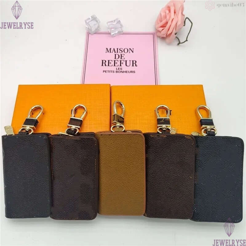 Designer Bag Keychains Car Keys Holder Key Rings Black Plaid Brown Flower PU Leather Pendant Keyrings Charm for Men Women Fashion Pouches Jewelry Acce
