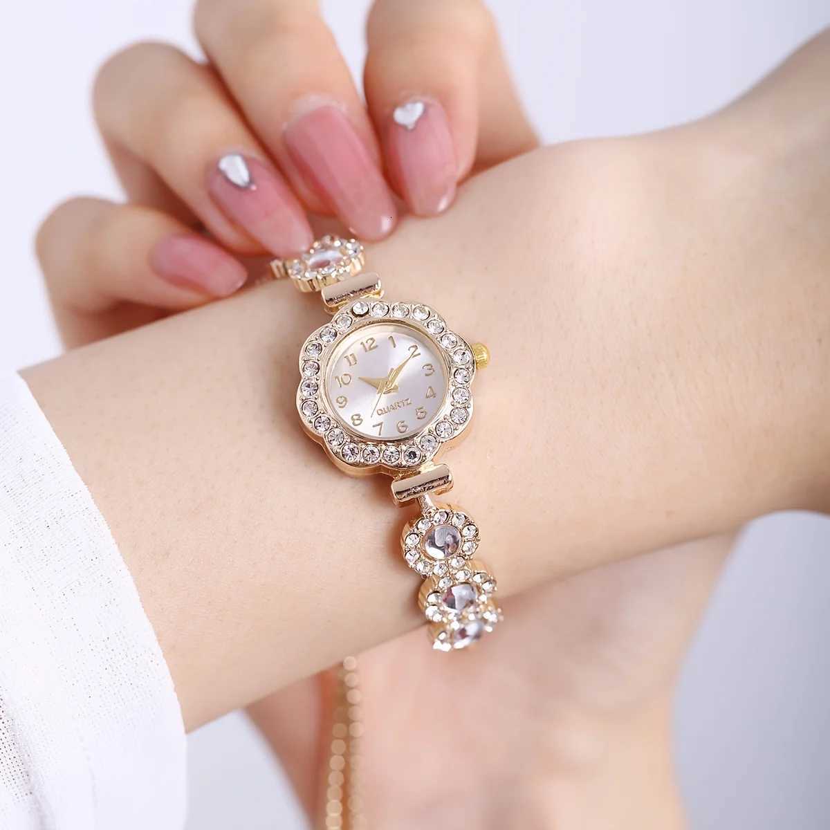 Elegant Rhinestone Women Watches Fashion Ladies Bracelet Strap Quartz Wristwatch Reloj Mujer Girls Clock Gift Without Box Y251212
