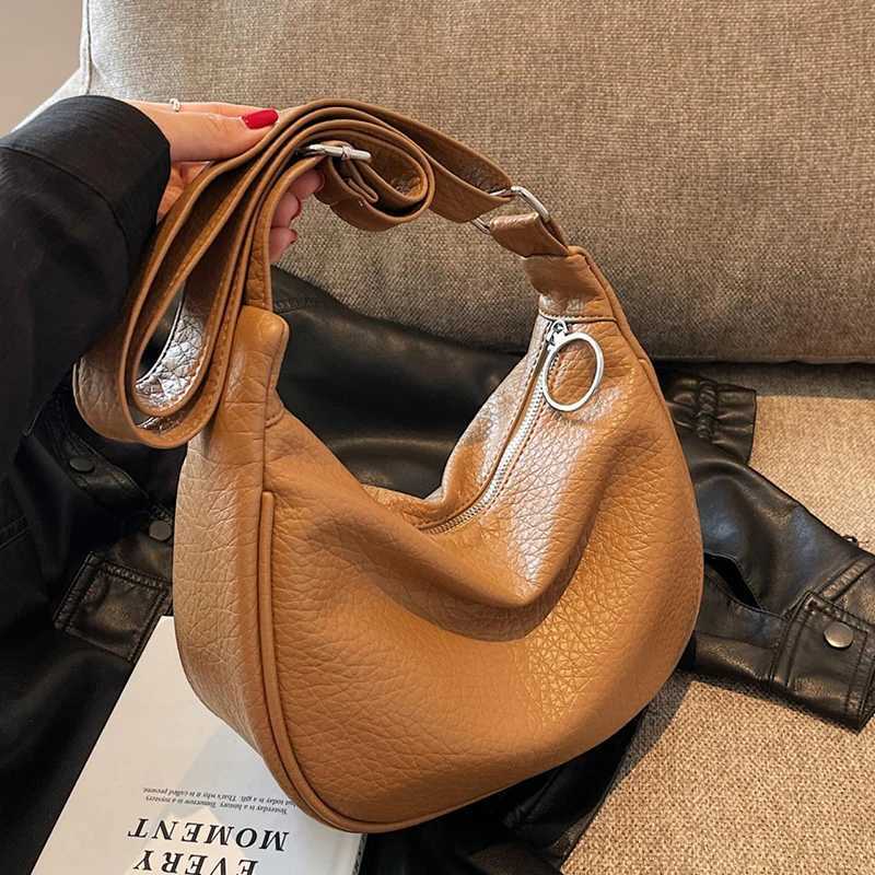 Solid Color Hobos Bag For Wen Large Capacity Travel Crossbody Bag Fem Half Mo Shoder Bag Ladies Daily Fanny Packs Y251211