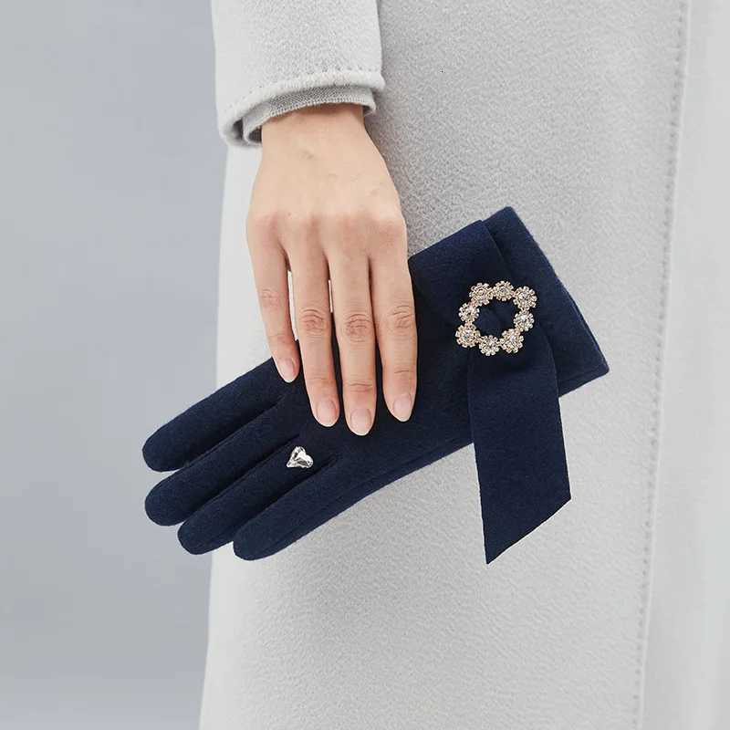 Winter Women Driving Warm Gloves Female Gold Velvet Belt Thicken Touch Screen Mittens High end Diamond Cashmere Gloves H70 Y251211