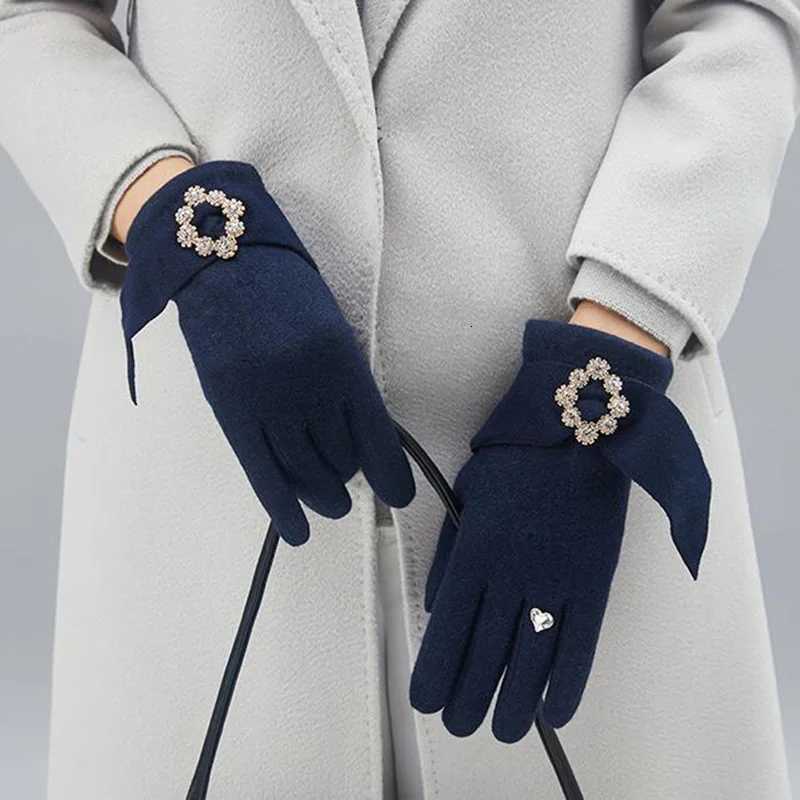 Winter Women Driving Warm Gloves Female Gold Velvet Belt Thicken Touch Screen Mittens High end Diamond Cashmere Gloves H70 Y251211
