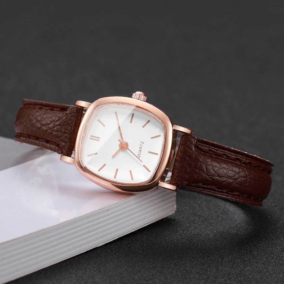 Fashion Small Dial Women Quartz Watch Ladies Simple Leather Band WristwatchesWithout Box Y251212