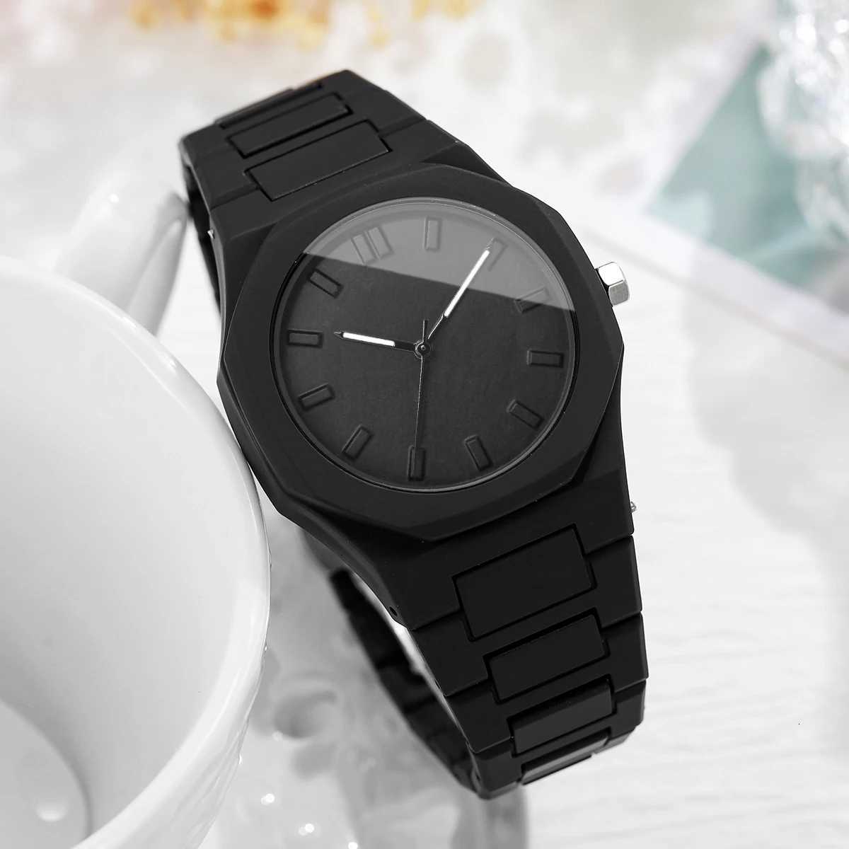 Fashion Simple Women Watches Casual Plastic Strap Ladies Quartz Wristwatch Reloj Mujer Without Box Y251212