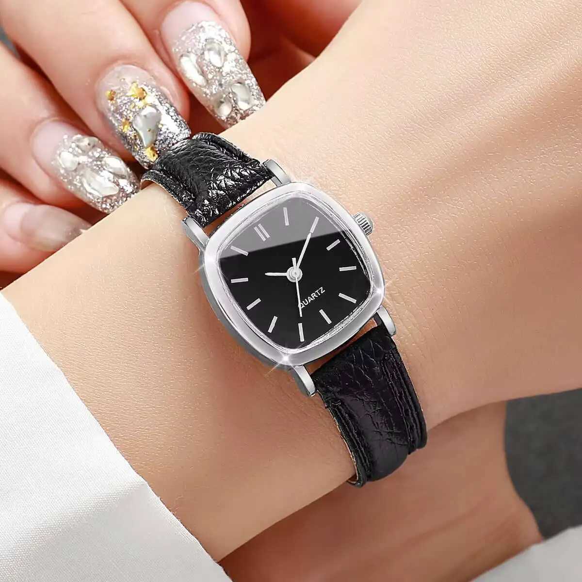 2PCS Fashion Square Women Watches Set Simple Small Dial Leather Strap Quartz Watch for Ladies Clock Reloj Mujer Without Box Y251212