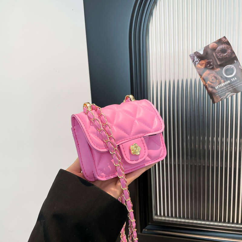 Premium 2025 New Niche Design Chain Handheld Versatile Celebrity Lipstick Mini Coin Small Square Bag H250804