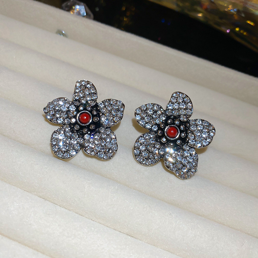 Silver Needle Inlaid Diamond Flower Vintage Light Luxury High-end Unique Niche Design Earrings - view 7