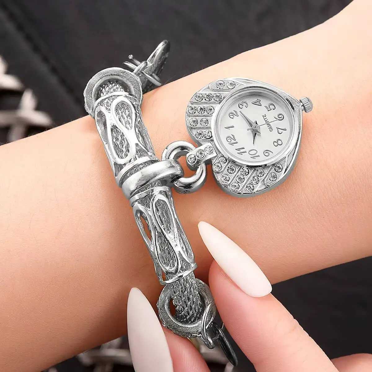 Luxury Rhinestone Womens Watch Fashion Heart Dial Ladies Bracelet Quartz Wristwatches Reloj Mujer Y251212