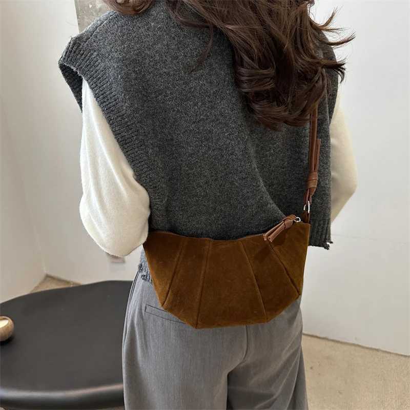 1Pieces Cow Horn Shaped Wens Shoder Bag Veet Material Zipper Handbags And Purses Mountaineering Bag Christmas Gifts Y251211