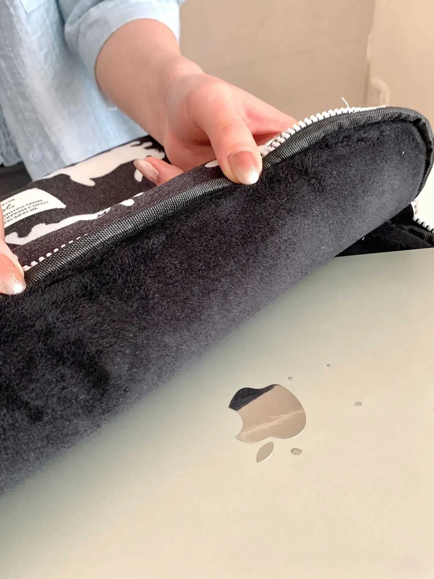 Korean version New Laptop Bag For Macbook Air Pro133 14 15 Xiaomi Huawei Samsung156 16 Inch Cute Lightweight Notebook PouchT251212