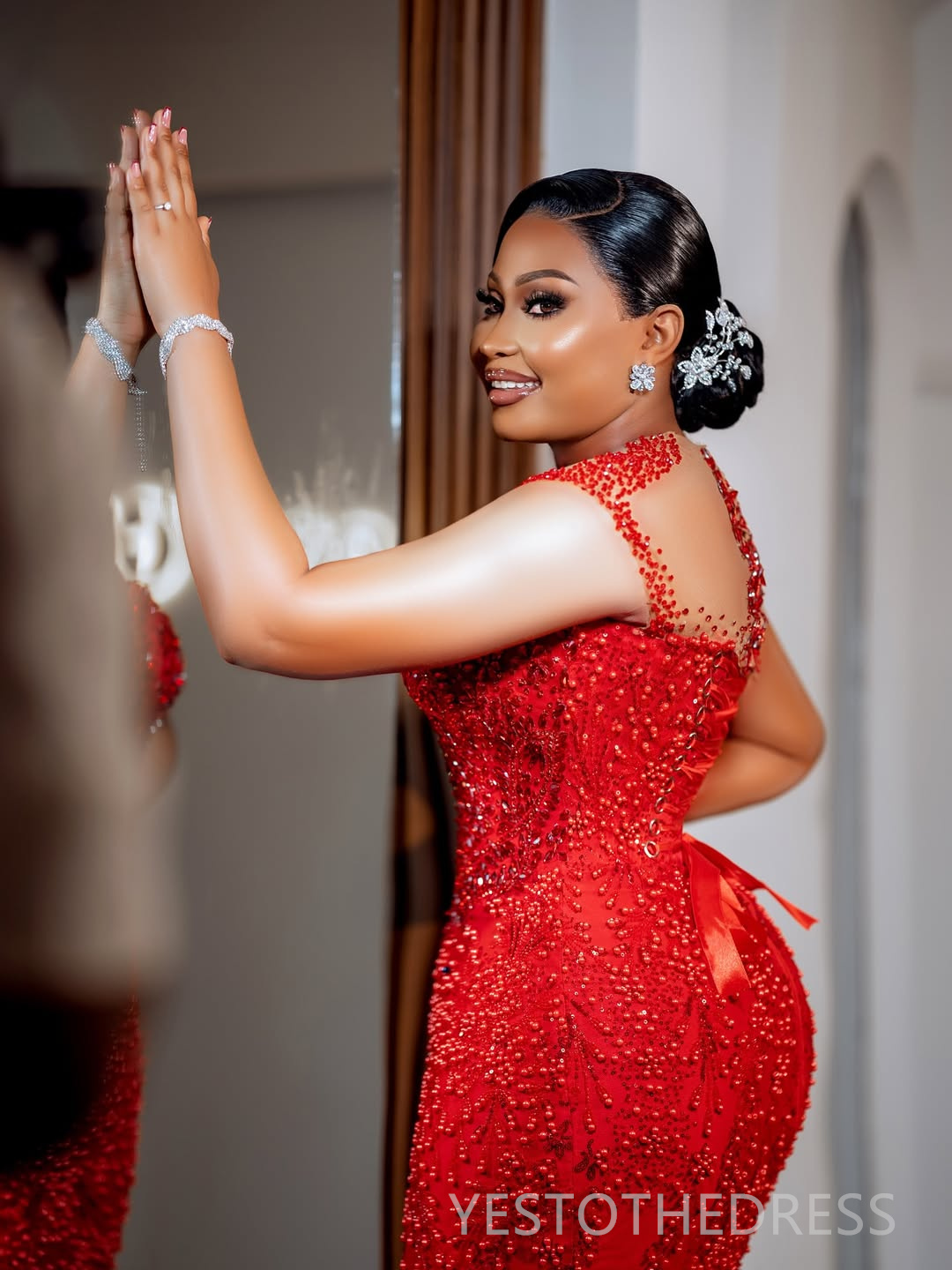 2026 Red Plus Size Prom Dresses for Black Women Sparkling Evening Dresses Sheer Neck Short Sleeves Illusion Birthday Party Gowns for African Girls AM3