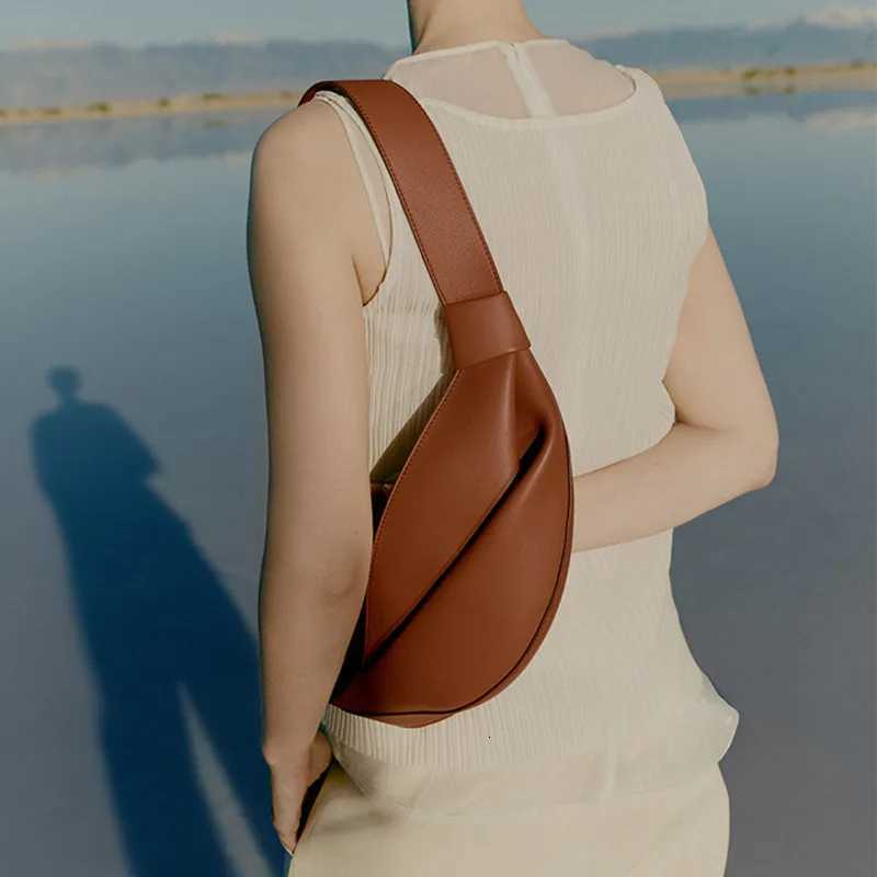 2025 New Fiable Horn Bag large capacity low shaped persali niche travel smooth cowhide crossbody bag Y251211