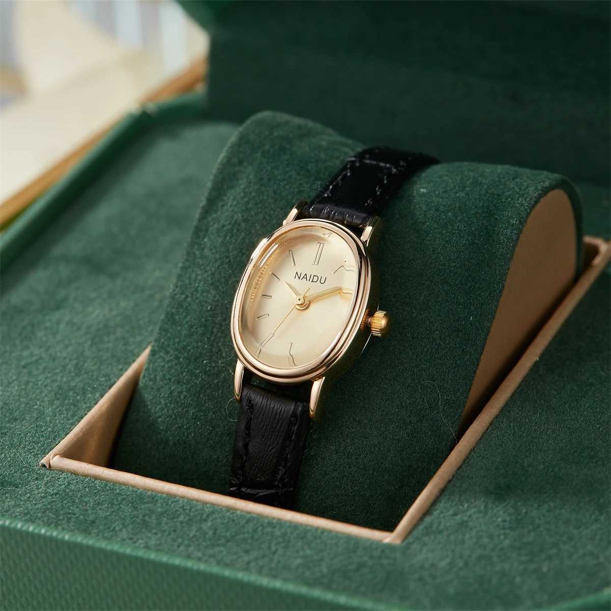 Elegant and fashionable ladies watch simple smooth dial oval case ladies quartz watch Y251212