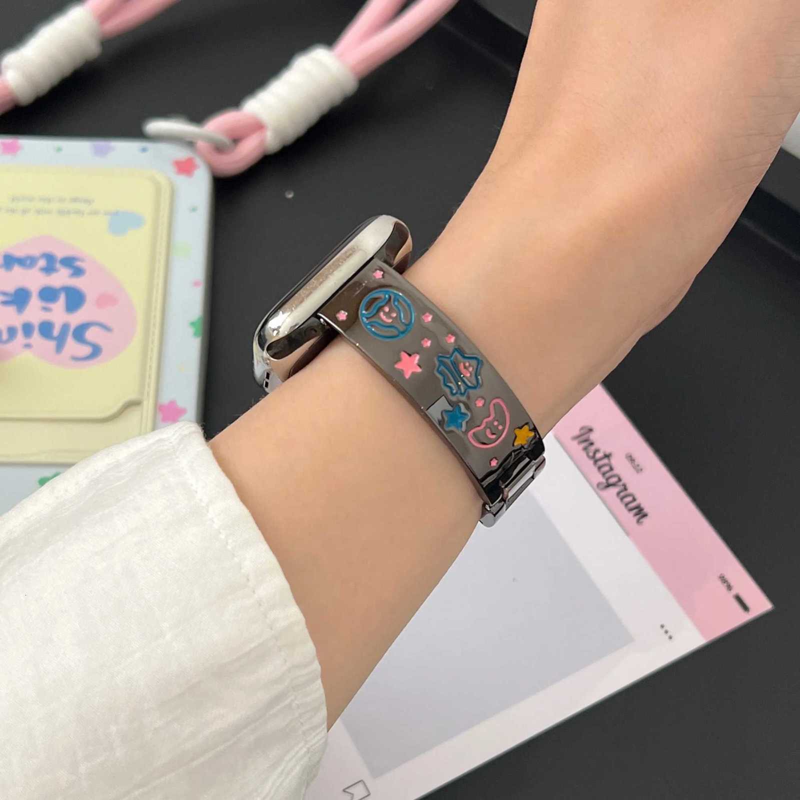 Playful and Cute Curved Bracelet Suitable for Apple Watch Strap S10 46mm Ultra 49mm 45mm 654 38mm Female Metal Strap Suitable Y251212