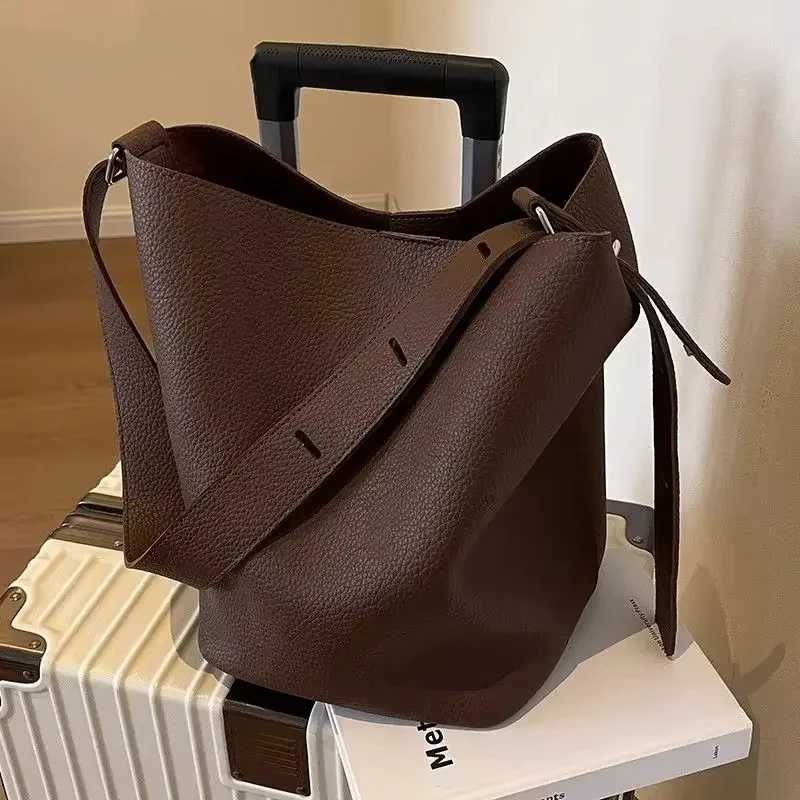 Gorgeous Large Capacity Fem New Fi Versatile Shoder Crossbody Bag Popar Network Red Explosive Bucket Bag Tote Purse Y251211