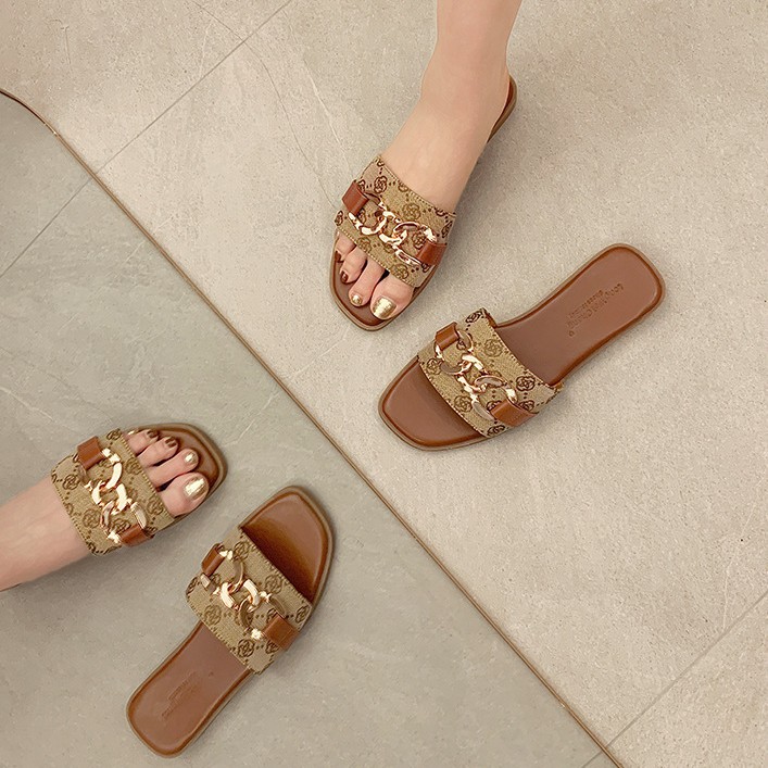 2026 new design women's printed square headed flat slippers fashionable retro chain buckle casual versatile beach slippers