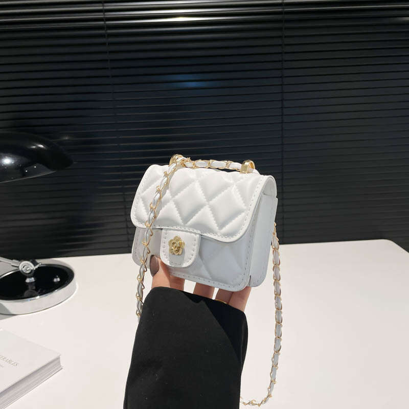 Premium 2025 New Niche Design Chain Handheld Versatile Celebrity Lipstick Mini Coin Small Square Bag H250804