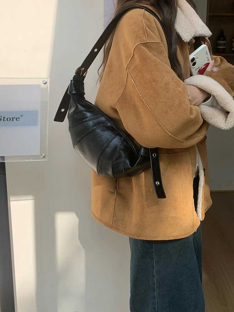 2025 autumn and winter new croissant fiable crossbody bag shoder bag armpit bag daily cmuting wens bag Y251211