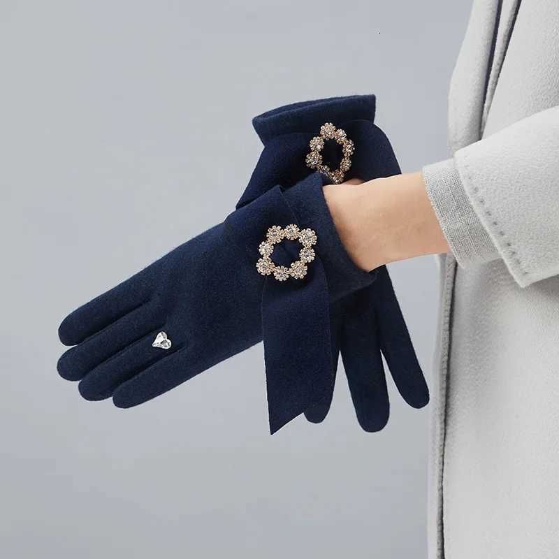 Winter Women Driving Warm Gloves Female Gold Velvet Belt Thicken Touch Screen Mittens High end Diamond Cashmere Gloves H70 Y251211