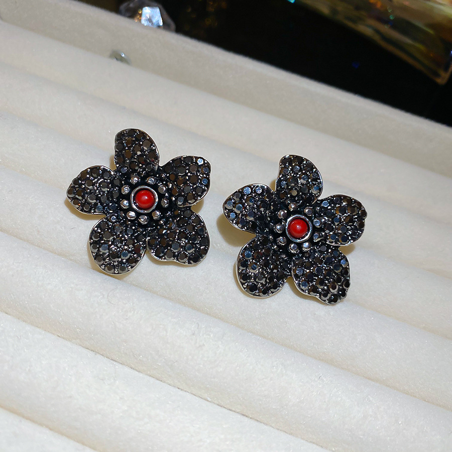 Silver Needle Inlaid Diamond Flower Vintage Light Luxury High-end Unique Niche Design Earrings - view 8