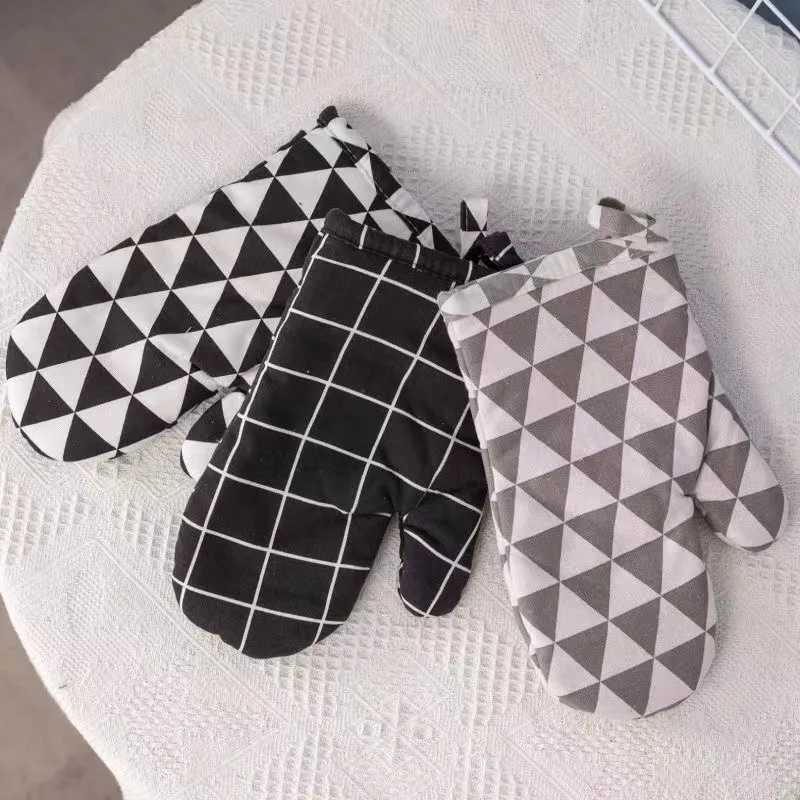 2pcs Microwave Oven Glove Kitchen Tool 1Pcs Mitten Terylene Insated Heatproof Resistant Non-slip Baking Gloves Thickening H251212