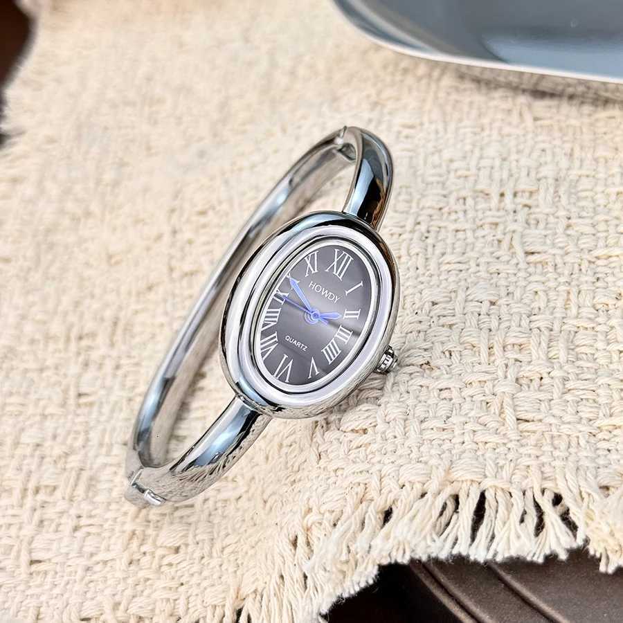 New style bathtub bracelet small dial exquisite and unique light luxury womens high-end Roman numerals oval quartz watch Y251212