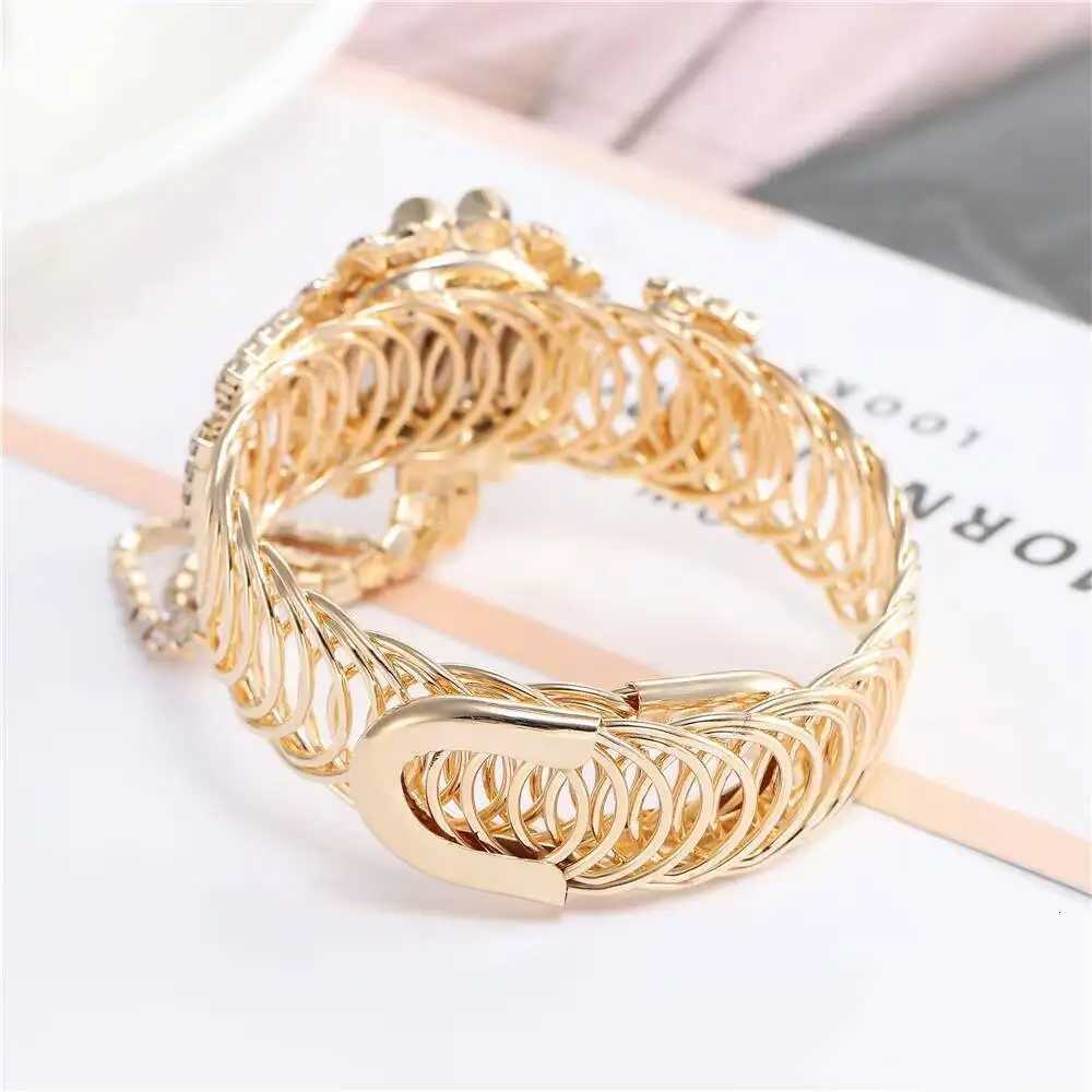 5PCS/Set Luxury Rhinestone Women Watches Fashion Adjustable Bangle Ladies Quartz Wristwatch Jewelry Set Reloj MujerWithout Box Y251212