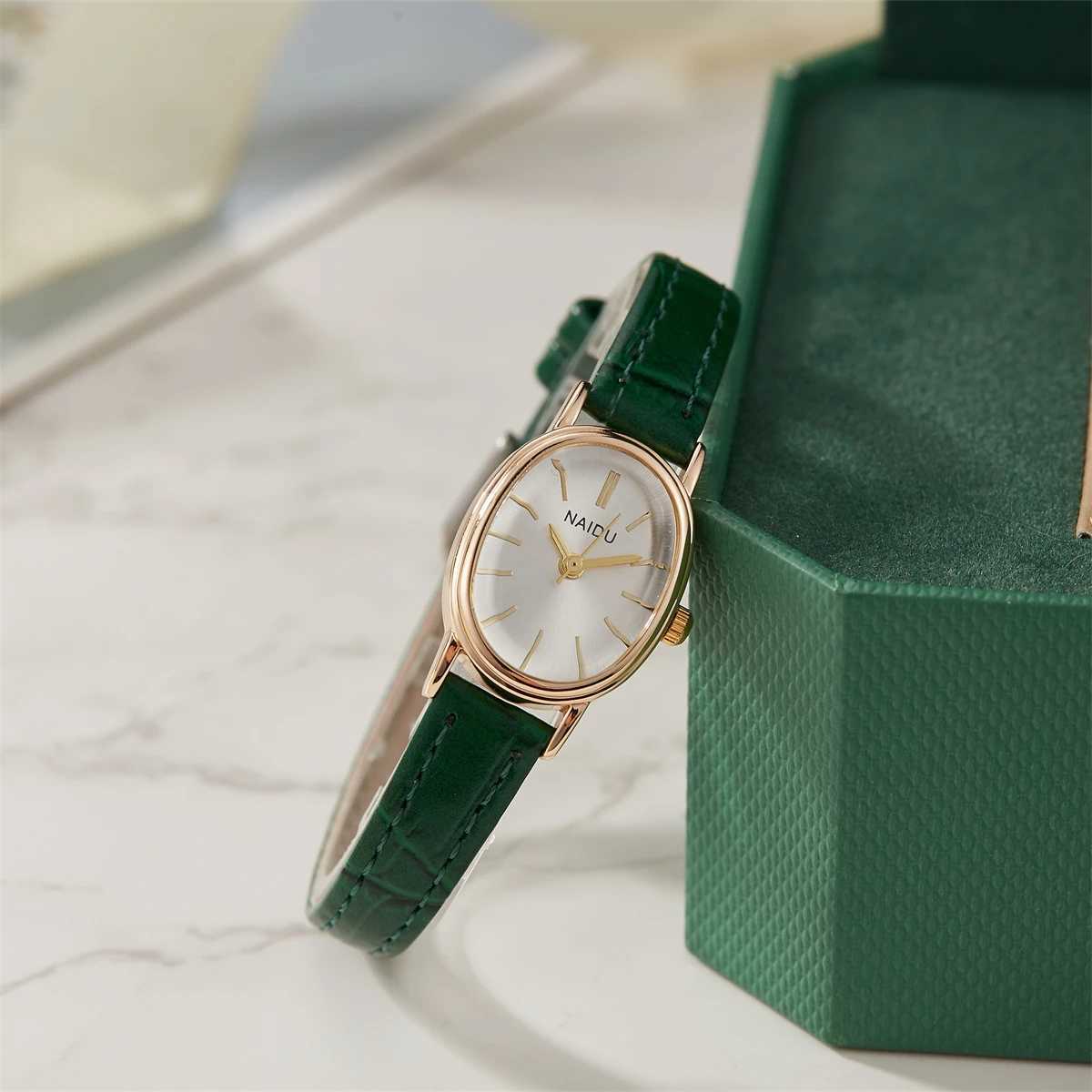 Elegant and fashionable ladies watch simple smooth dial oval case ladies quartz watch Y251212