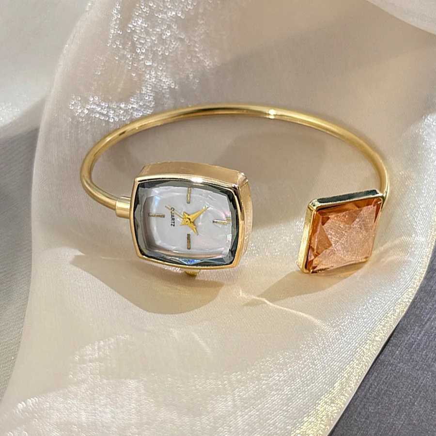 Cross-border new big diamond European and American exquisite bracelet small sugar cube high-end sense niche quartz womens watch Y251212