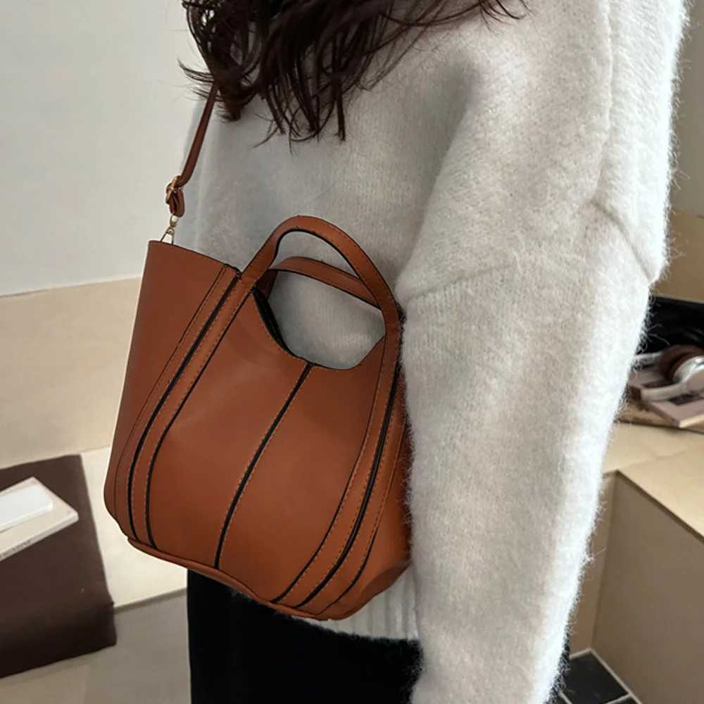 2025 New Fi Basket Handbag with Advanced Texture Casual Shoder Bag Stylish Style Crossbody Handbag Y251211