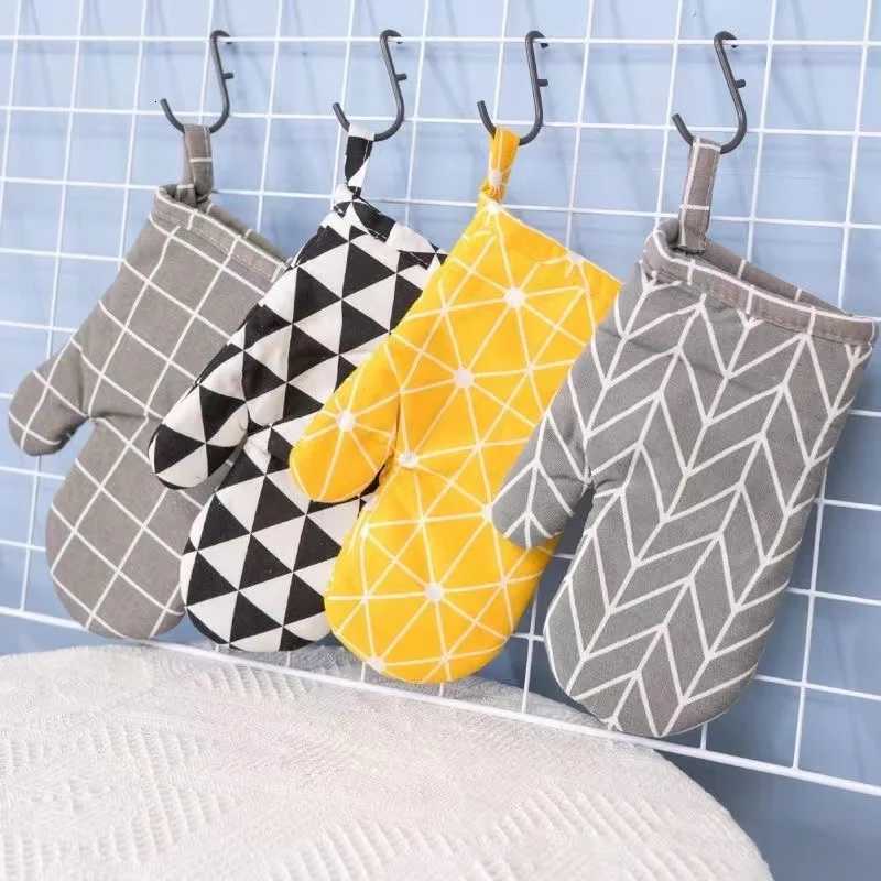 2pcs Microwave Oven Glove Kitchen Tool 1Pcs Mitten Terylene Insated Heatproof Resistant Non-slip Baking Gloves Thickening H251212