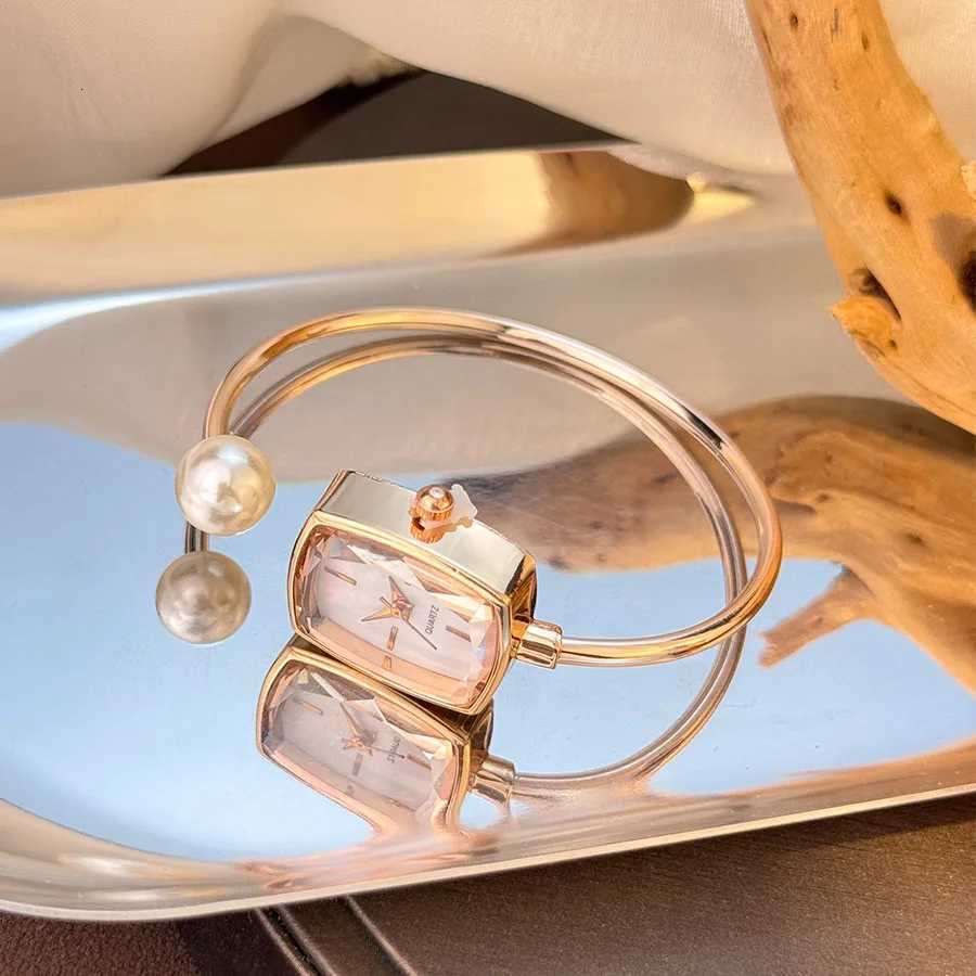 Cross-border new big diamond European and American exquisite bracelet small sugar cube high-end sense niche quartz womens watch Y251212