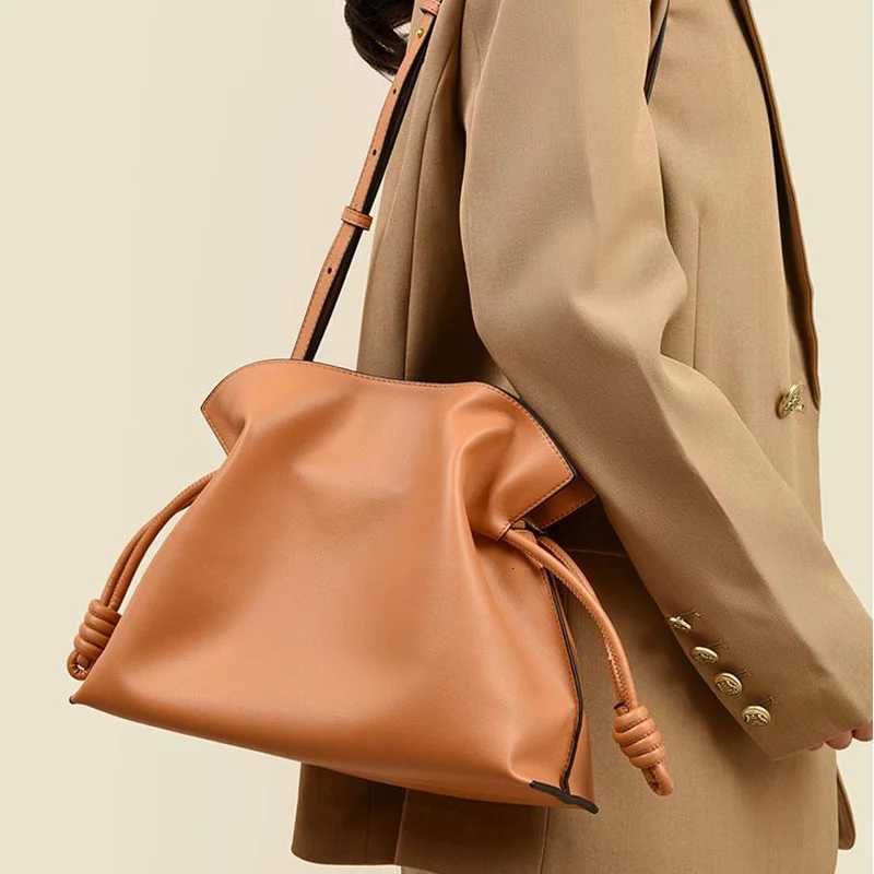 Womens Cloud Bag Simple Texture High-grade Leather Shoulder Bag Fashion Luxury Horizontal Square Magnetic Buckle Messenger BagT251212