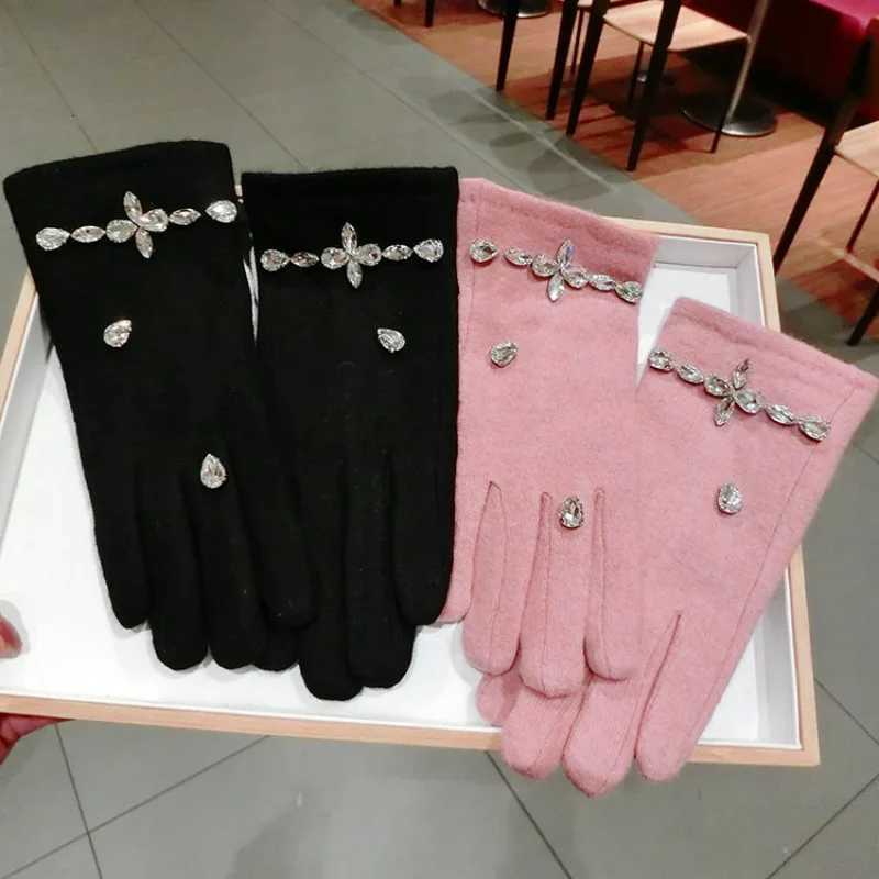 Autumn Winter Popular Women Keep Warm Touch Screen Thin Fleece Windproof Elasticity Gloves Elegant Female Retouch Bowknot Simple Y251211