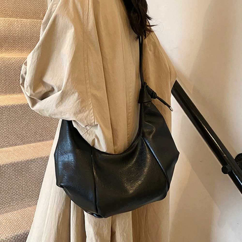 Underarm Bag PU Leather Solid Color Crescent Bag for Wen Adjustable Strap Handbag Zipper Hobo Bag for Work Travel 2025 Y251211