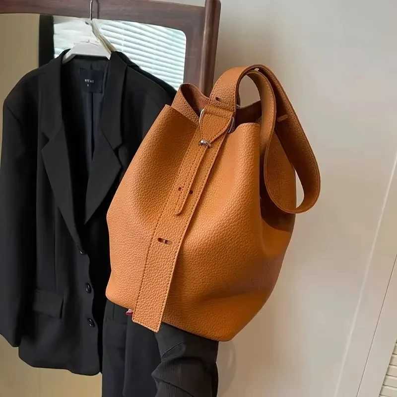 Gorgeous Large Capacity Fem New Fi Versatile Shoder Crossbody Bag Popar Network Red Explosive Bucket Bag Tote Purse Y251211