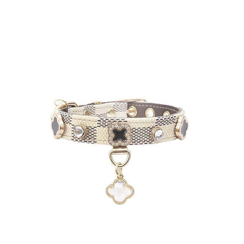 Wholesale diamond inlaid antique leather pet collars, small and medium-sized dog necks, dog collars, cat collars with diamonds, pet supplies