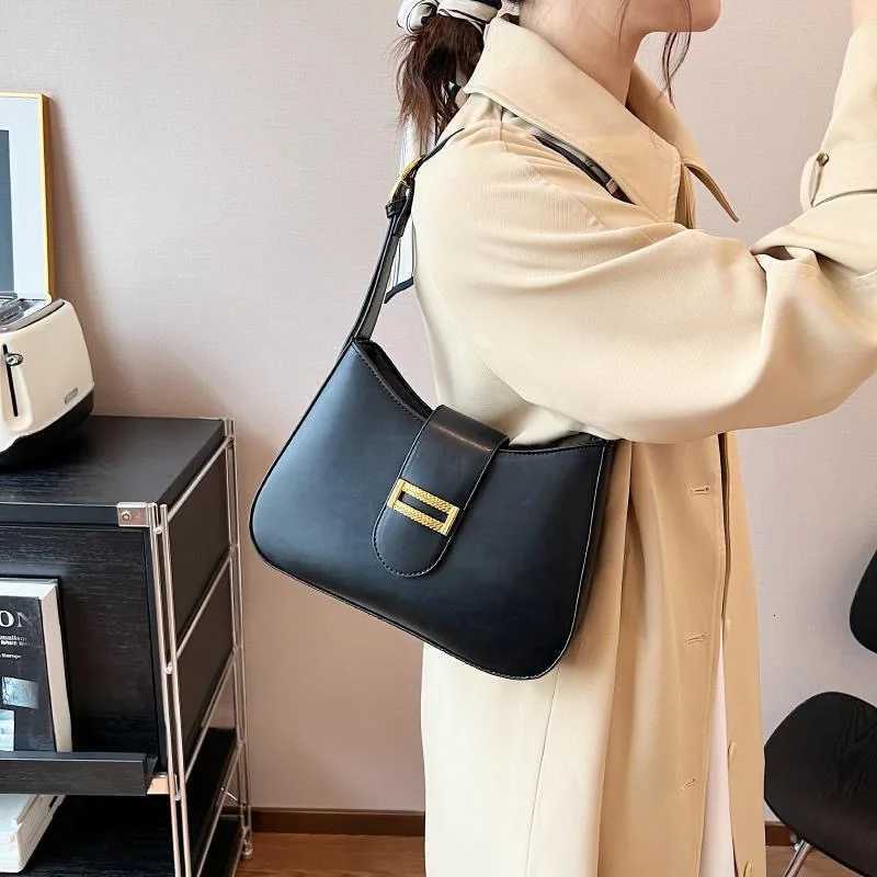 Wen Bag Luxury Designer Cluh Handbags Solid Color Leather Underarm Shoder Bag Casual Fem Luxury Hobos Bags White Black Y251211
