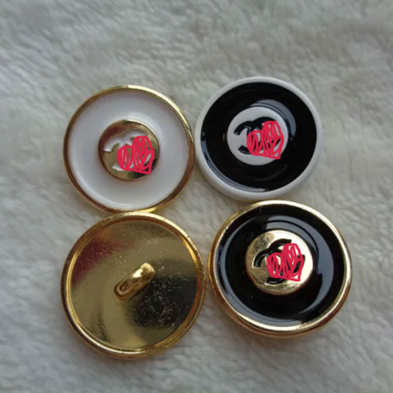 3pcs 18mm C brand Golden black white button Luxury Desginer Sewing Buttons for Coat Cloth skirt Decorate DIY Crafts Supplies Classic B93