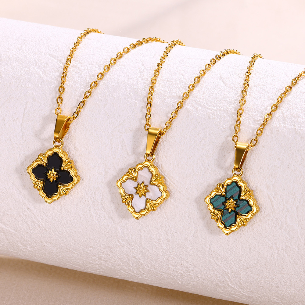 Gold Tone Diamond inlaid shell Italian court style four leaf flower pendant Luck Clover Necklaces For Women Gold Color Chain Cute Necklace Jewelry Chr