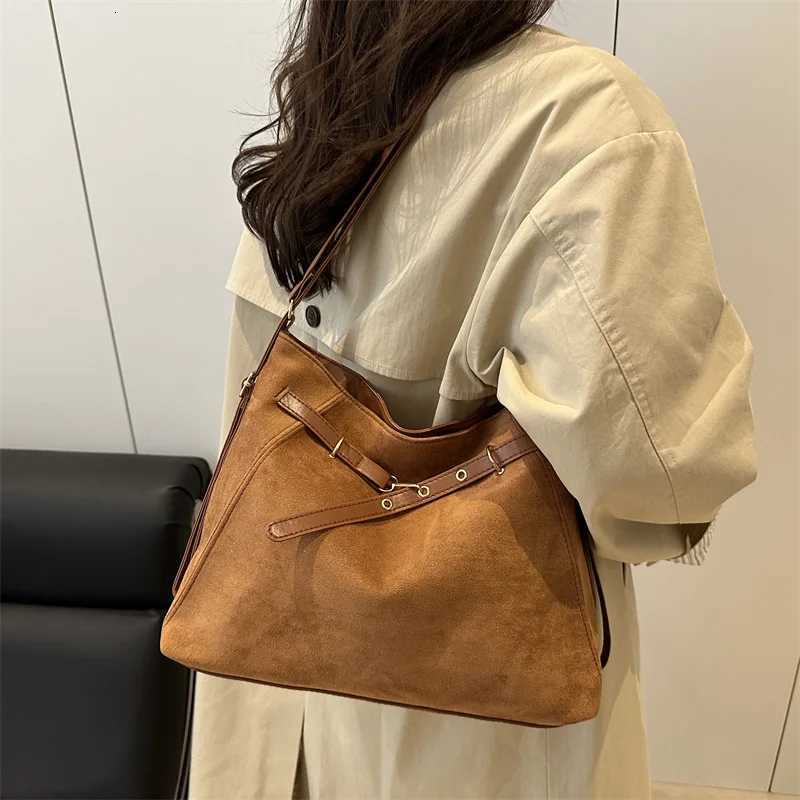 Autumn Vintage Suede Shoder Bags for Wen Belt Design Versatile Ladies Backpack Handbags Simple Fem Crossbody Bag Tote Y251211